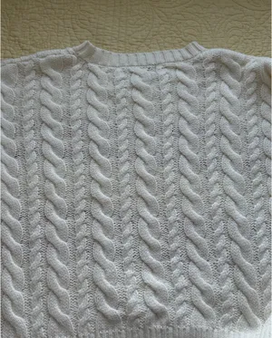 Francesca’s White Cable Knit Sweater with Red Floral Detail – Size Medium thumbnail 4