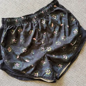 Nike Dri-FIT Women's Black Floral Lined Running & Jogging Shorts Size S thumbnail 3