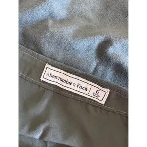 Abercrombie‎ & Fitch Olive Green Faux Suede Embroidered Mini Skirt Womens Size 6 thumbnail 3