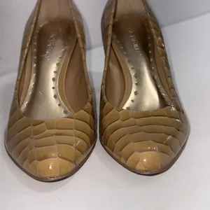 BCBG Girls‎ Tan Old Money Timeless Classic Leather Snake Skin Pumps Heels Size 7 thumbnail 12