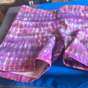 FINAL MARKDOWN Alo Colorful Patterned Athletic Shorts small thumbnail 1
