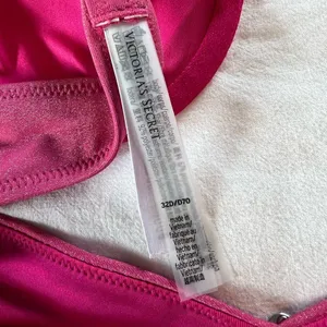 NWT Victoria’s Secret swimsuit. Size 32D top/large bottom thumbnail 7