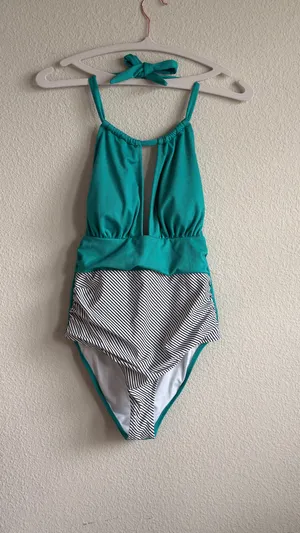 Cupshe Aqua Textured Halter One Piece Swimsuit thumbnail 4