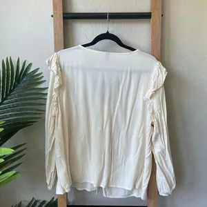 Universal Threads Soft Cream V-Neck Ruffle Button-Front Top thumbnail 4