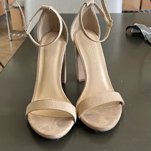 Wild Diva Nude Ankle Strap Block High Heel Open Toe Shoes 6 Faux Suede Wedding thumbnail 4