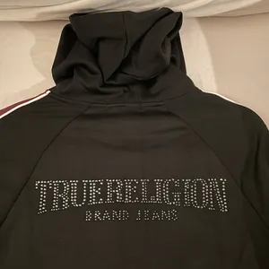 NWT True Religion Crystal Zip Hoodie Size S Black & Maroon thumbnail 6