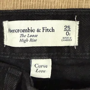Abercrombie & Fitch curve love high rise jeans cuff hem in black (25 short) thumbnail 5