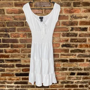 Chelsey White Short Sleeve Smocked Tiered Tie Bust Midi Dress Women's Size Small thumbnail 2