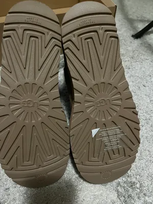 UGG Mini Boots thumbnail 7