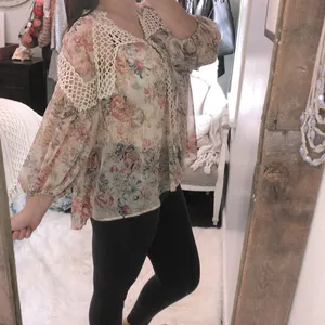 Karlie size medium oversized floral boho top thumbnail 3