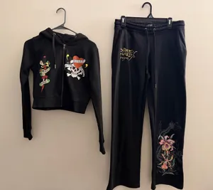 Two piece set thumbnail 1