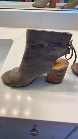Franco Sarto suede shoes women’s size 8 thumbnail 2