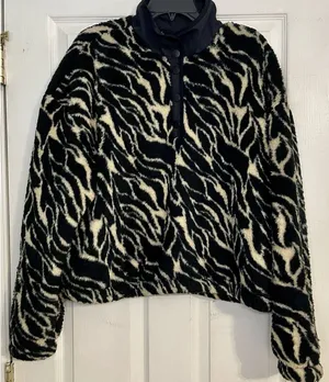 PacSun Zebra Print SzXL Cropped Sherpa Fleece Pullover – Black & Cream thumbnail 1
