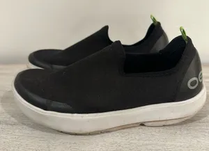Oofos OOMG EEZEE Low Show Black and white size 7 thumbnail 1