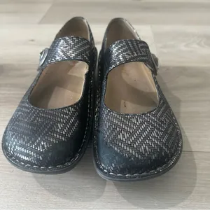 ALEGRIA BY‎ PG LITE BLACK & SILVER METALLIC MARY JANES Sz 38 EU PAL-532 8/8.5 US thumbnail 2