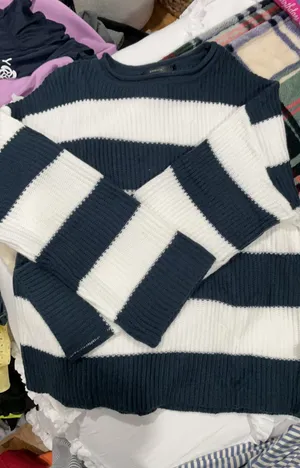 Amazon Sweater thumbnail 1