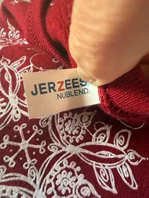 Jerzees Nublend red long sleeve crewneck snowflake print pullover sweatshirt L thumbnail 6