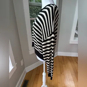 PINK Victoria’s Secret Black Ivory Striped Cropped Crewneck Sweater Sz Medium thumbnail 3