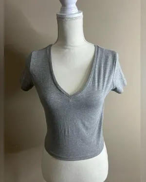NWT wild fable gray crop t shirt medium thumbnail 1