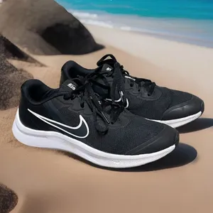Nike Star Runner 3 Women's Black & White Sneakers Size 8.5M thumbnail 2