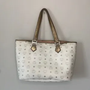 MCM Princess Lion White Shoulder Tote thumbnail 4