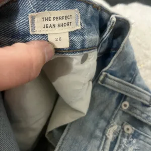 MADEWELL the perfect Jean short‎ distressed size 28 thumbnail 5