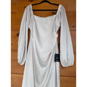 NWT Lulus Eternal Heart Champagne Satin Long Sleeve Maxi Dress Bridesmaid Size M thumbnail 4