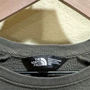 The North Face Women’s Medium Forest Green Crewneck Sweater thumbnail 2