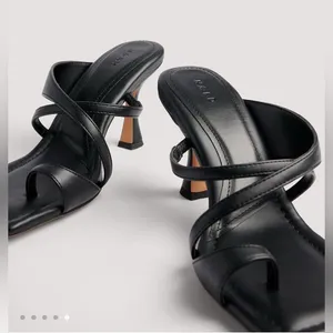 NA-KD Crossed Toe Strap Heels Black- Size 36 thumbnail 1
