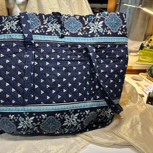 Large Quilted Tote Bag in Blue Floral Pattern w/ Pouch thumbnail 2