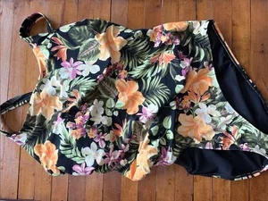 Hurley Hawaiin Print Cross Back One Piece Swimsuit Size XXL New thumbnail 1