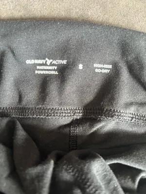 Old Navy Active Maternity Leggings thumbnail 2