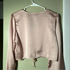 Forever 21 Women's Size Large Satin‎ Crop Top Cinched Front V-Neck Light Pink thumbnail 6