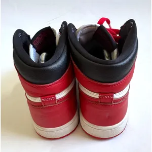 Nike Retro 1 Air Jordan Mid Sneakers Red Black White Size 7 Youth/8.5 Women thumbnail 4