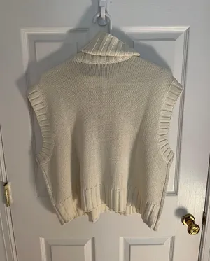 H&M Pleated Sweater Vest thumbnail 2