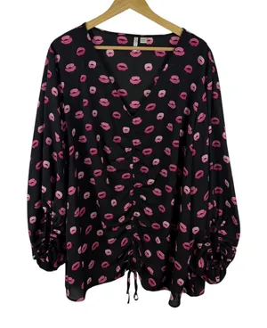 Cato Black‎ Pink Lip Print Blouse Size 26/28W Ruched Lightweight Valentines Cute thumbnail 1
