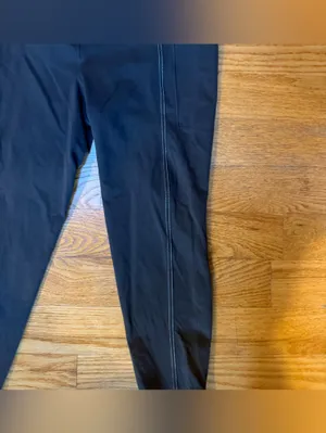 🌸Athleta Black Salutation Stash 7/8 Tight - XL thumbnail 2