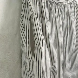Aryn K Strapless Mini Dress Womens‎ Small Black White Striped Ruched Fit & Flare thumbnail 2