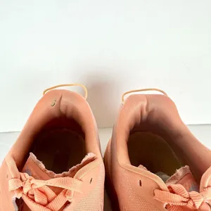 Hoka One One Rincon 3 Athletic Sneakers Size 8.5 Shell Coral Peach Parfait thumbnail 7