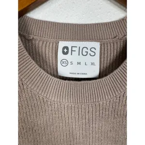 FIGS Ribbed Knit Long Sleeve Sweater Taupe Brown Crew Neck Pocket XS W18LW3003 thumbnail 3
