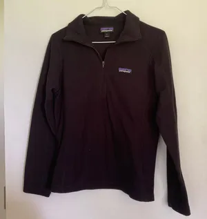 Patagonia- Black 1/4 zipper pullover thumbnail 1