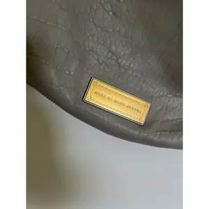 Marc Jacobs Expandable"Washed Up" Messenger Hobo Crossbody Bag Grey Leather thumbnail 9