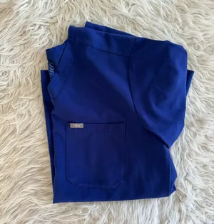 FIGS Scrub Top thumbnail 2