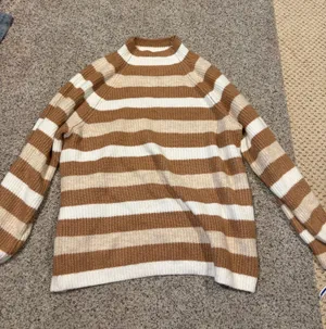 Sweater  thumbnail 1