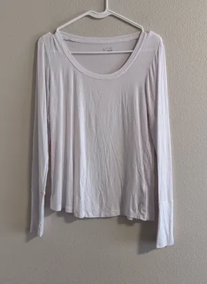NWOT aerie Women’s White Long-Sleeve Scoop Neck Tee thumbnail 1