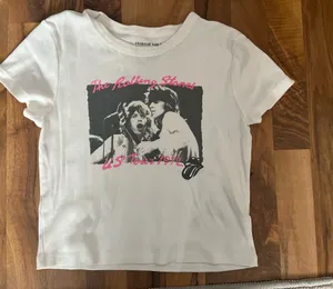 American eagle band tee shrit croped Rolling Stones M thumbnail 1