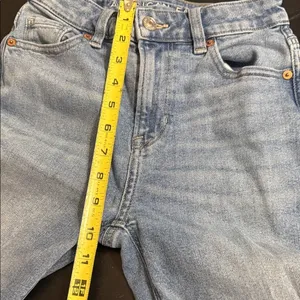 American Eagle Outfitters Light Blue mom Jeans‎ thumbnail 4