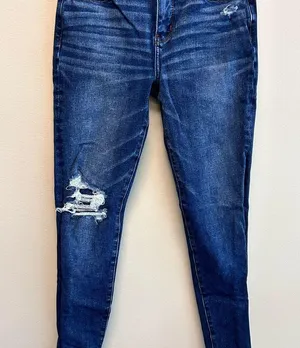 American Eagle Hi-Rise Distressed Jegging Size 2 thumbnail 1