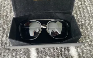 Privé Revaux Sunglasses Black thumbnail 1