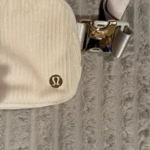 Lululemon Everywhere Belt Bag 1L Corduroy White Opal Gold Hardware Crossbody thumbnail 4
